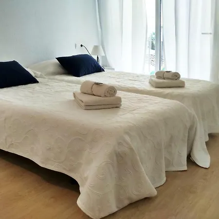 White Mediterranean Apartman *